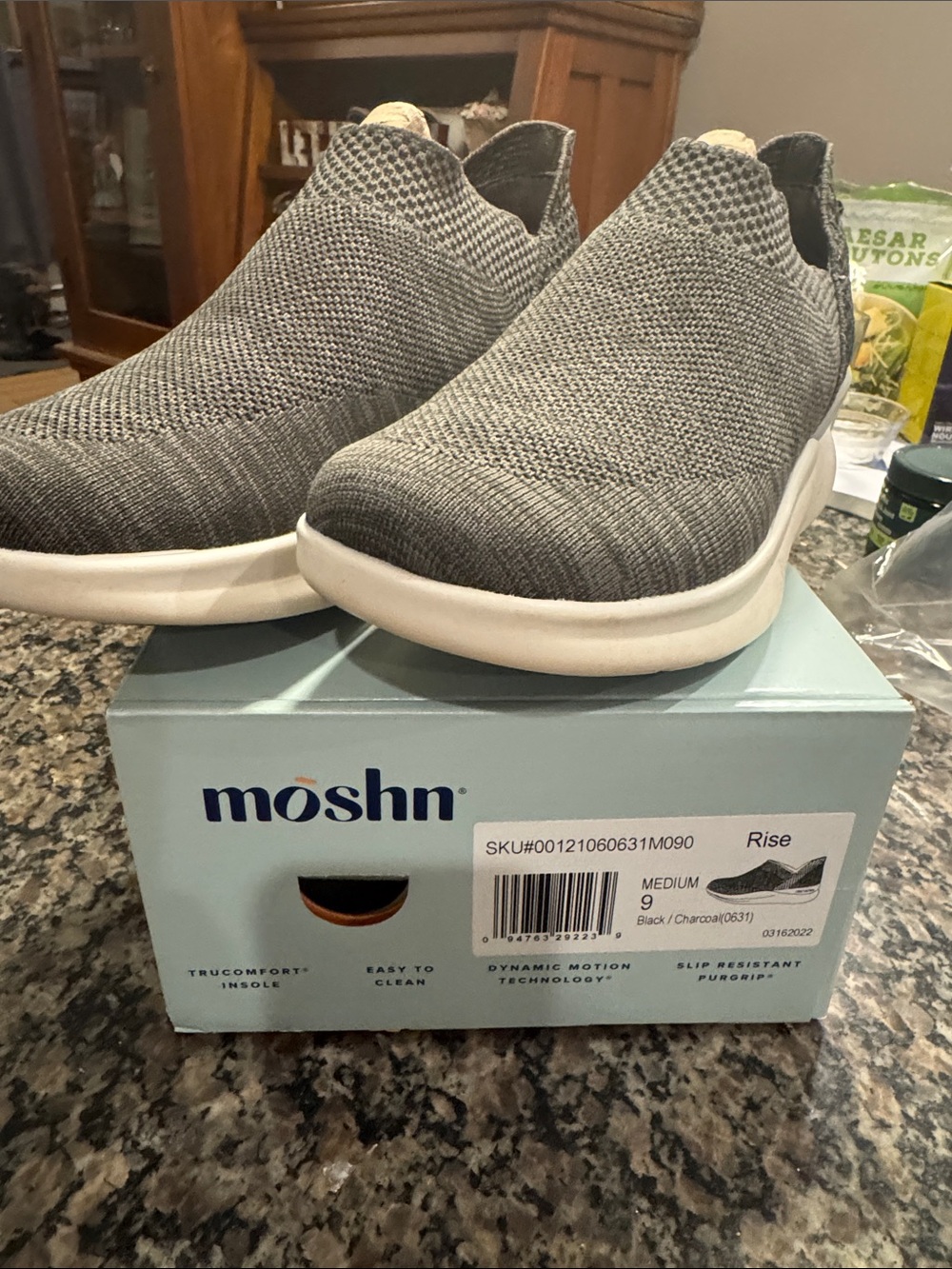 NIB MOSHN women’s size 9 slip on sneaker